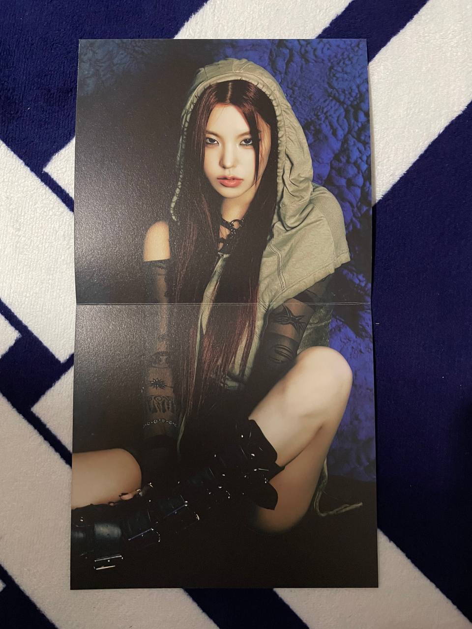 ITZY - Born to Be Standard Ver. (Official Eyes Photocard, Mini Folding Poster)