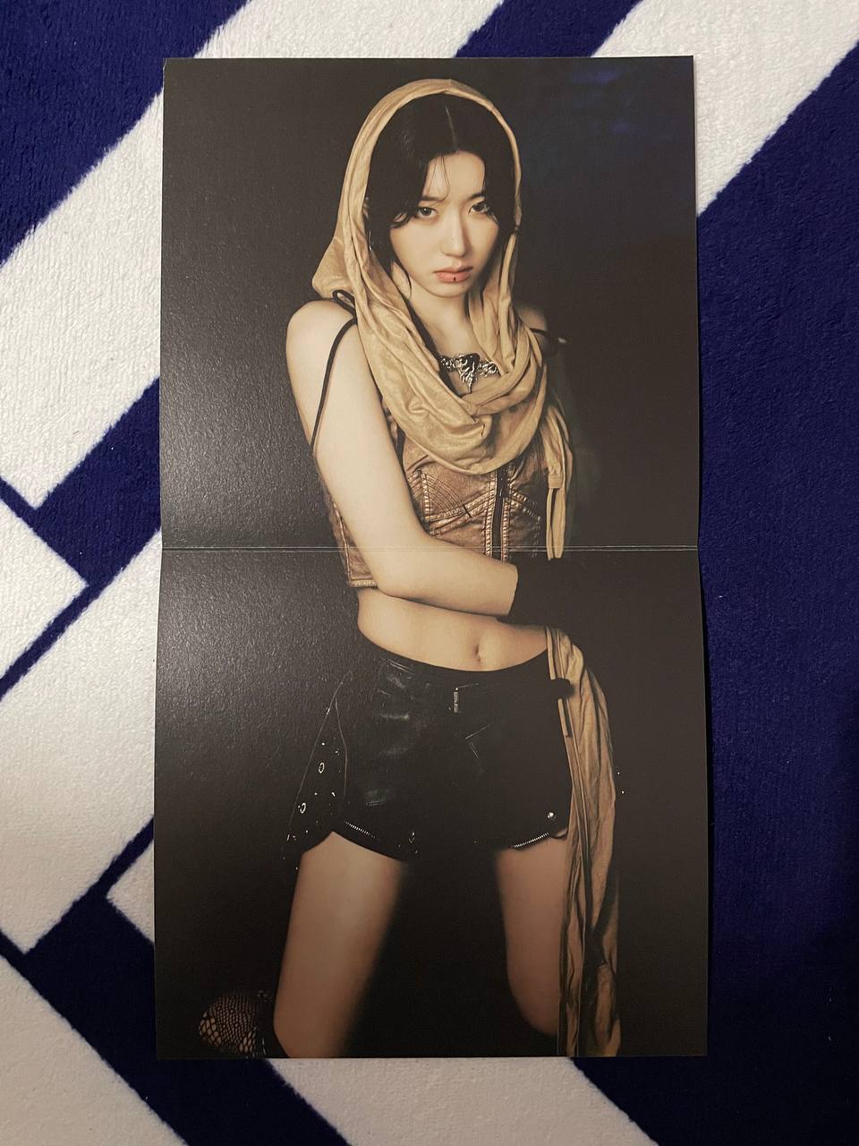 ITZY - Born to Be Standard Ver. (Official Eyes Photocard, Mini Folding Poster)
