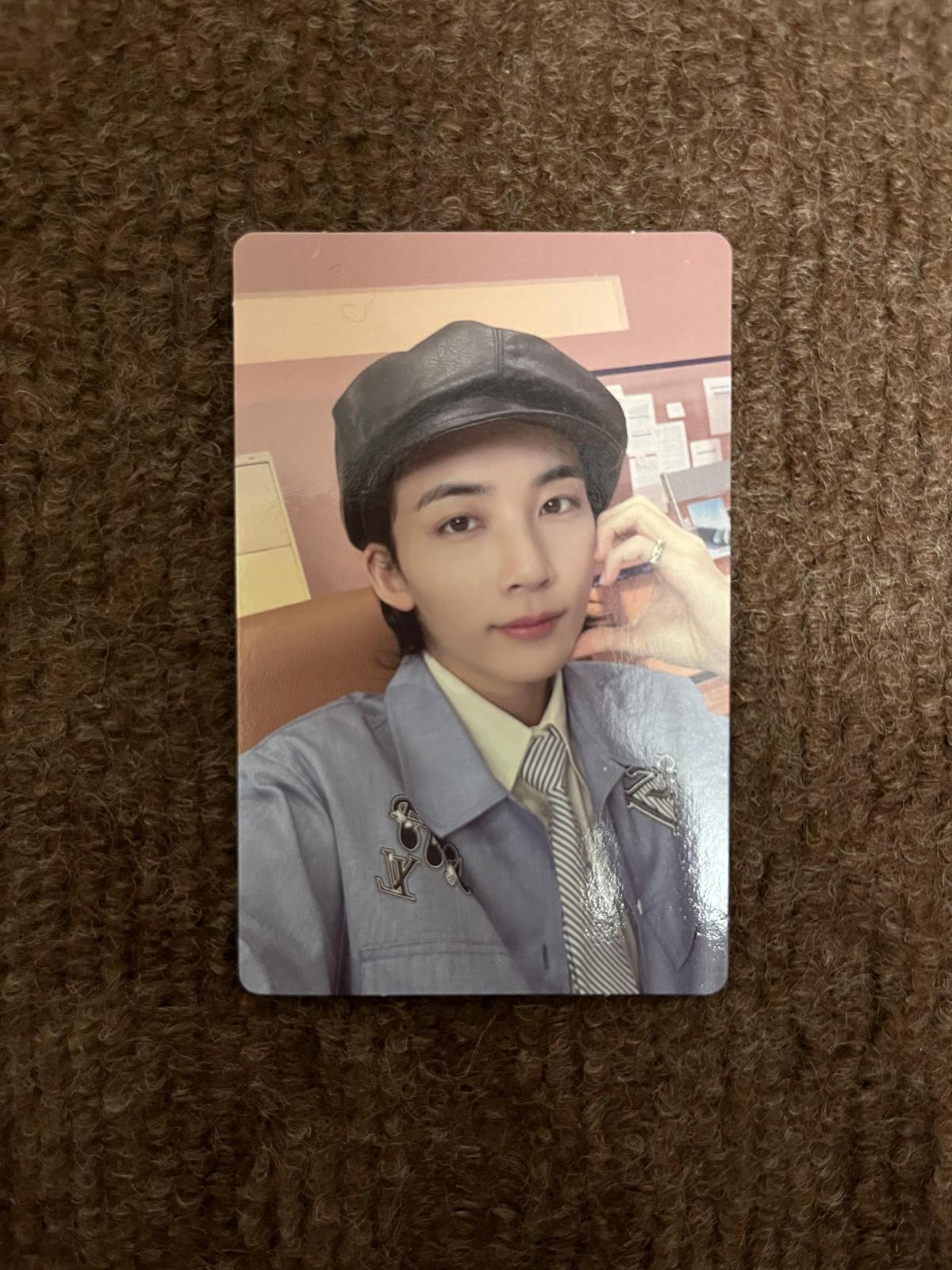 SEVENTEEN - FML (Ver 2. Faded Mono Life ver.)