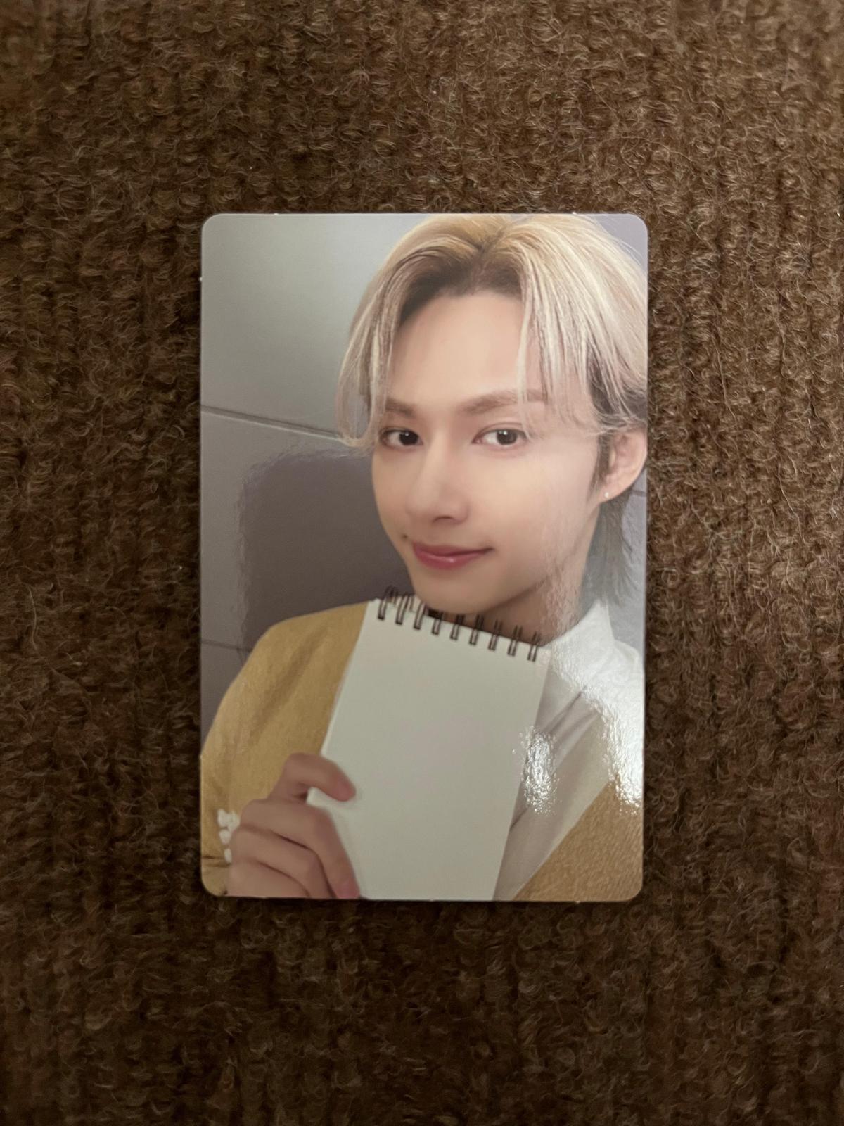 SEVENTEEN - FML (Ver 2. Faded Mono Life ver.)