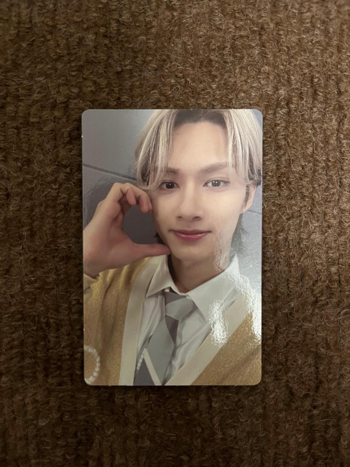SEVENTEEN - FML (Ver 2. Faded Mono Life ver.)