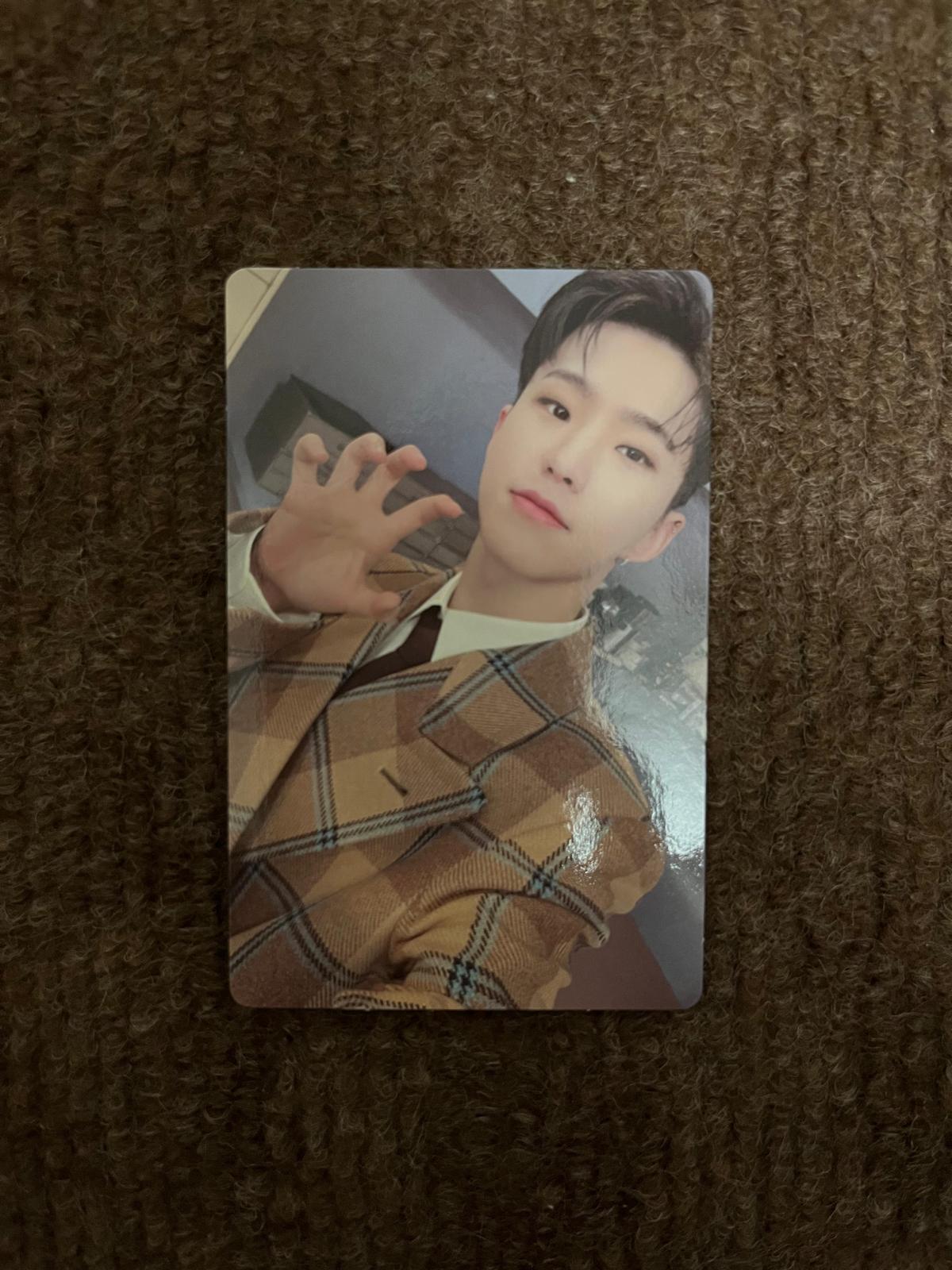 SEVENTEEN - FML (Ver 2. Faded Mono Life ver.)