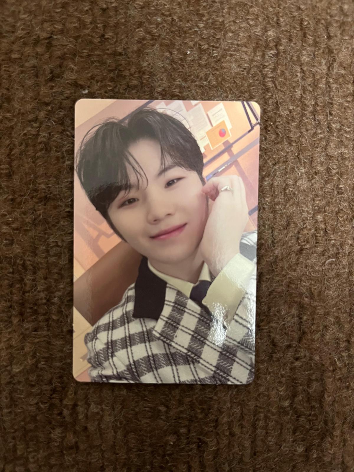 SEVENTEEN - FML (Ver 2. Faded Mono Life ver.)