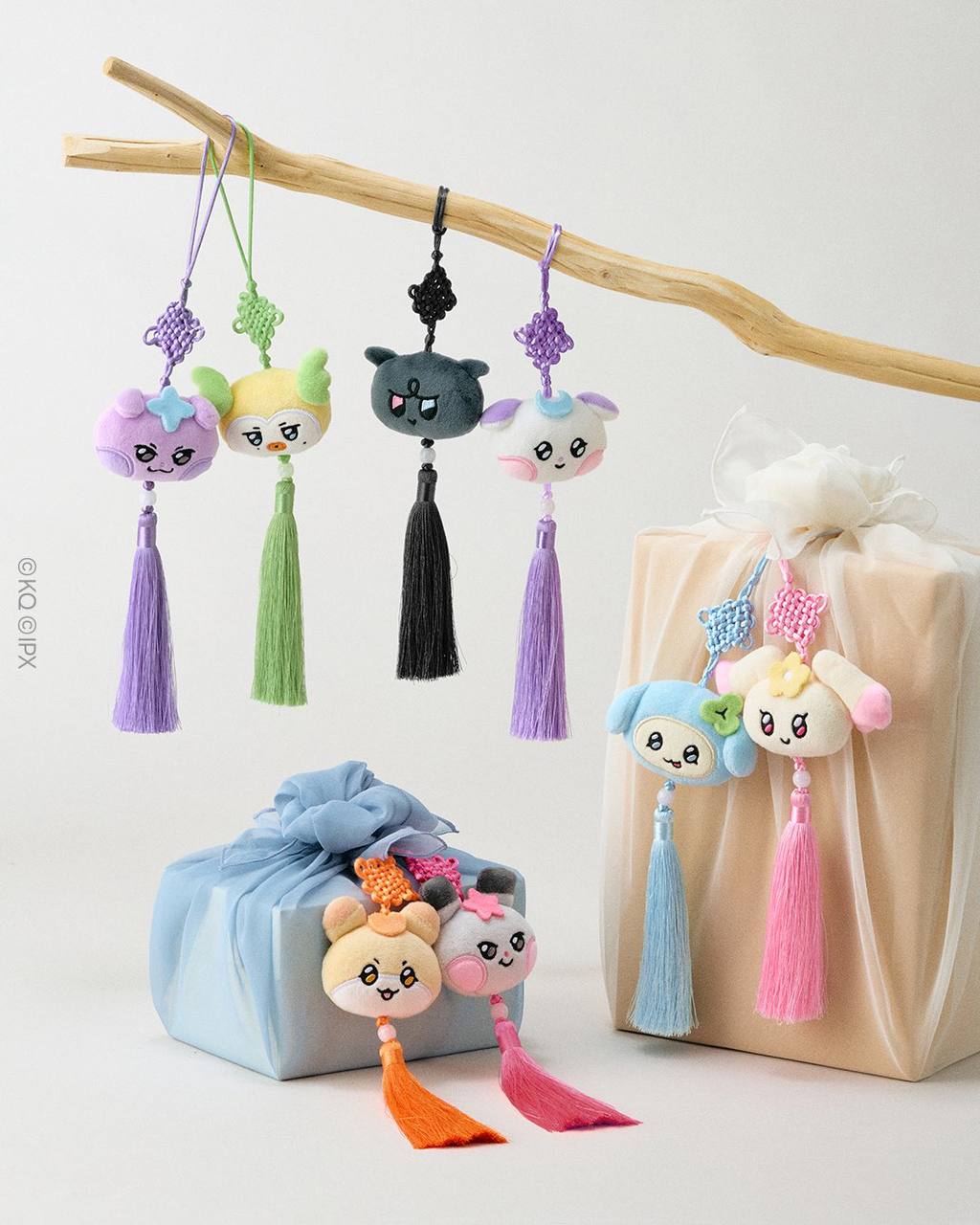 [PRE-ORDER] ATEEZ - MIGHTEEZ [BOK-TEEZ : Here Comes Good Luck!] (Tassel Keyring)