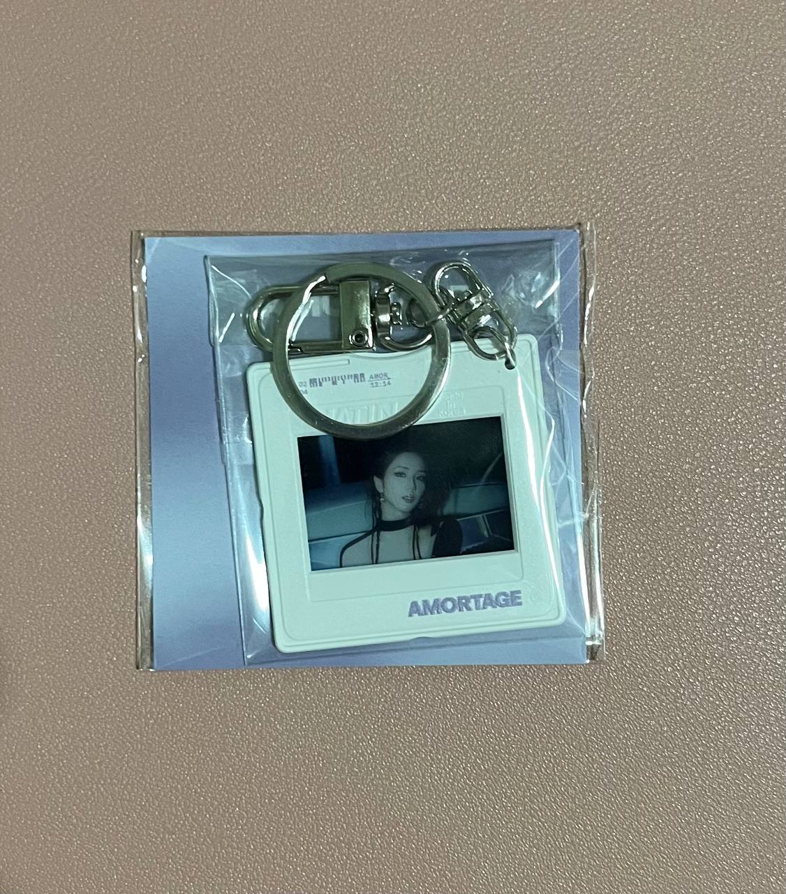 BLACKPINK JISOO - Amortage Pop Up Tokyo MD (Film Mount Keyring, Bracelet, Sticker Set)
