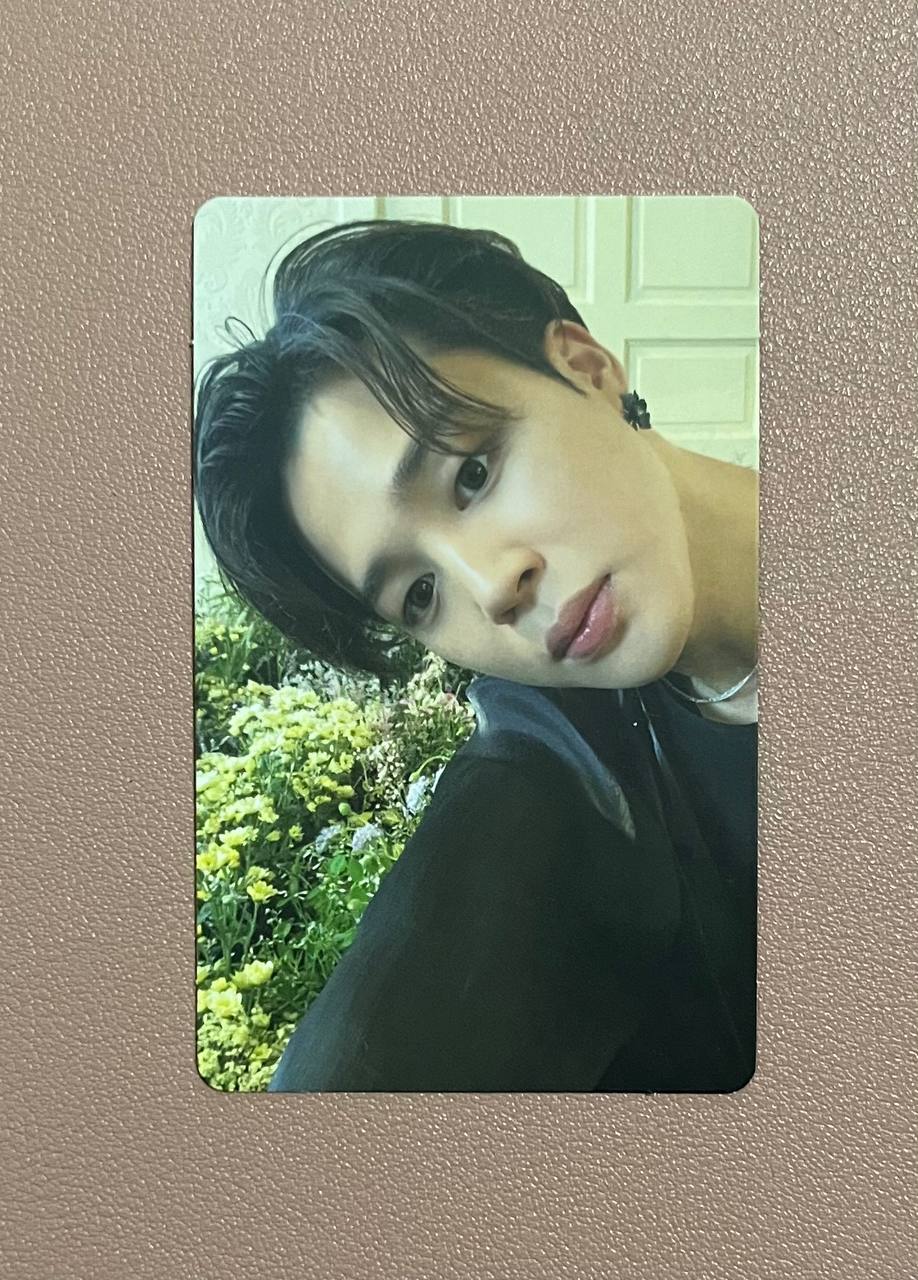 BTS - BE (Essential Edition) (Official Photocard, Random Ver.)