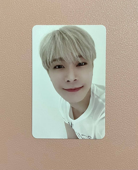 ASTRO - 8th Mini Album [Switch On] (Official Photocard)