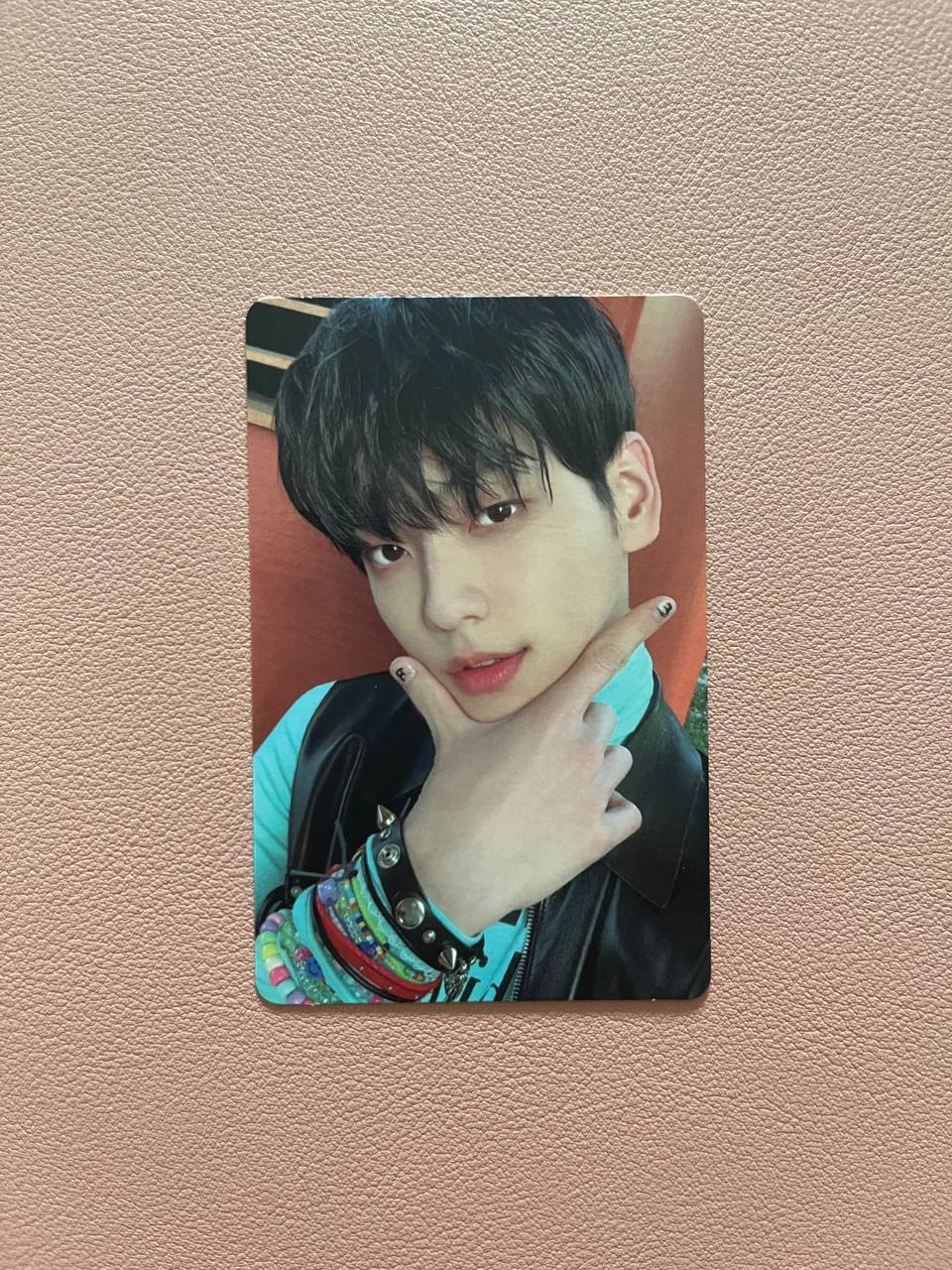 TOMORROW X TOGETHER TXT - [The Chaos Chapter : Fight Or Escape] (Official Photocard)